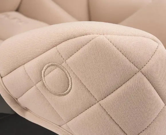 Delicate neutrals